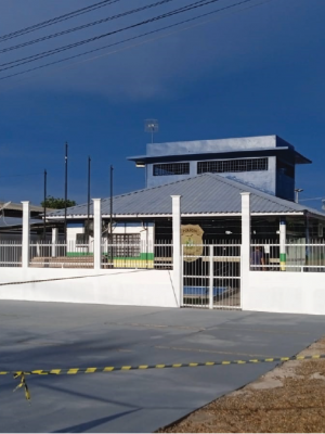 A Polícia Civil do Amazonas (PC-AM), por meio da 77ª Delegacia Interativa de Polícia (DIP) de Novo Airão (a 115 quilômetros de Manaus), prendeu em flagrante, na quinta-feira (27/03), um homem, de 43 anos, por lesão corporal doméstica, após ele atropelar sua ex-companheira, de 41 anos, na rua Tereza da Silva, no município.