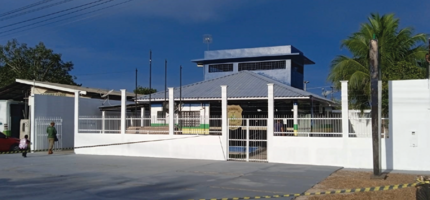 A Polícia Civil do Amazonas (PC-AM), por meio da 77ª Delegacia Interativa de Polícia (DIP) de Novo Airão (a 115 quilômetros de Manaus), prendeu em flagrante, na quinta-feira (27/03), um homem, de 43 anos, por lesão corporal doméstica, após ele atropelar sua ex-companheira, de 41 anos, na rua Tereza da Silva, no município.