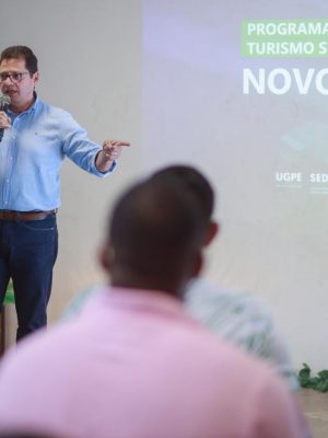 O município de Novo Airão, a 115 quilômetros de Manaus, sediou neste sábado (25/10) o Seminário de Lançamento do Programa EkoiA, evento que discutiu inovação, práticas ESG e turismo sustentável. A atividade faz parte da programação pré-COP30 e reuniu representantes do governo estadual, prefeitura, instituições internacionais e especialistas da área ambiental.